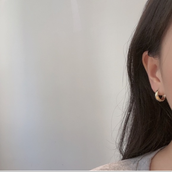 14K 💕Last one Gold Plated Circle Hoop Huggies - Picture 5 of 5